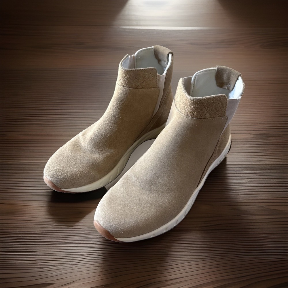 Reebok Women's Tan/Beige Ers Deluxe Chelsea Shoes SLIP ON BOOTS BOOTIES  Size 9